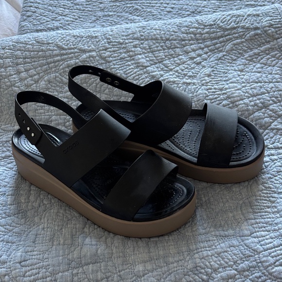 CROCS Shoes - Platform Slingback Sandals in Black and Tan! Crocs!!